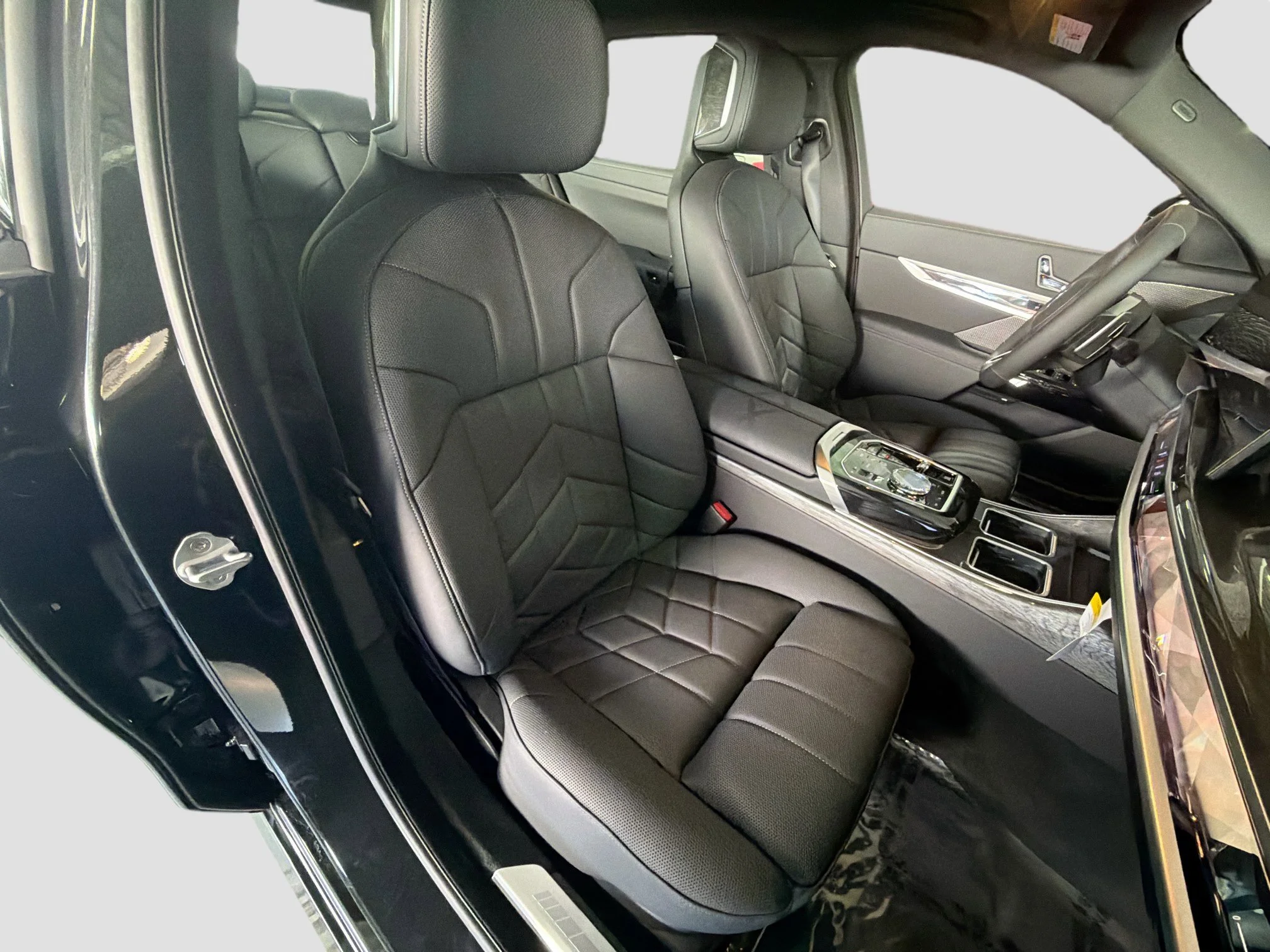 2026 BMW 7 Series 750e - Photo 14