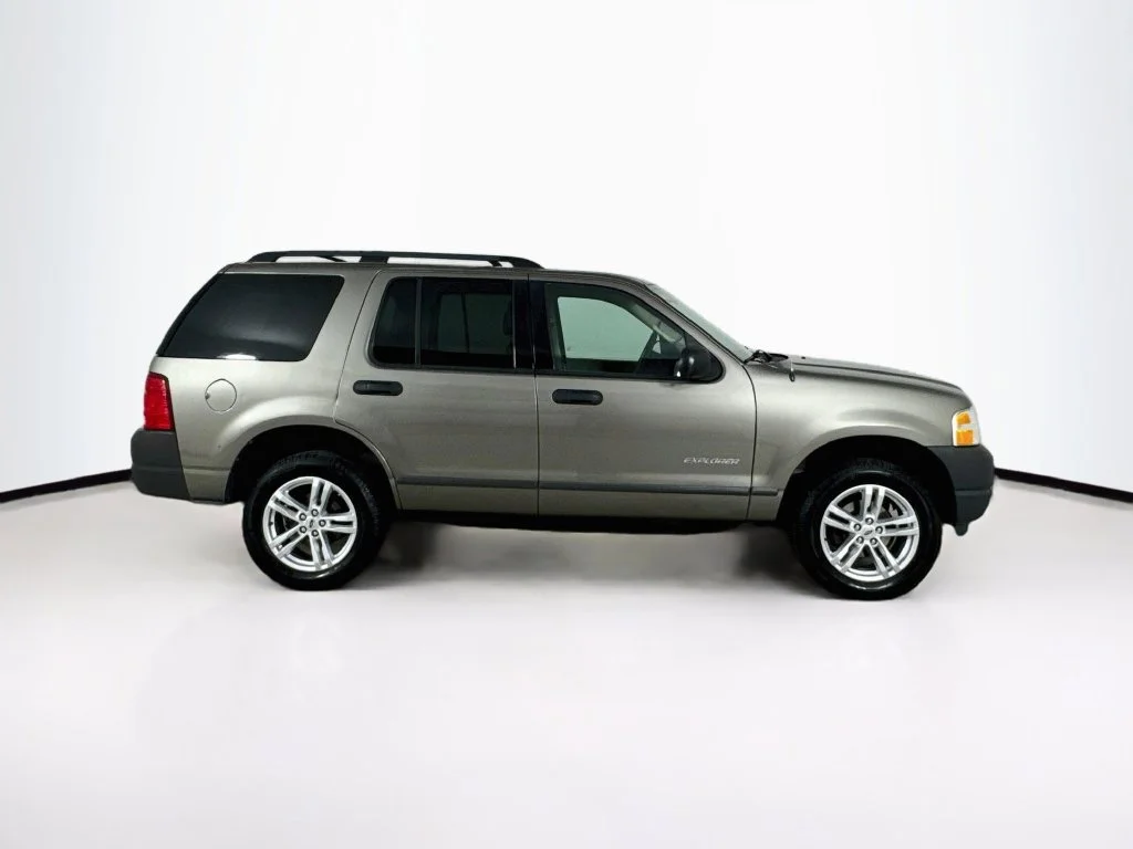 Used 2004 Pueblo Gold Clearcoat Metallic Ford XLS image 8