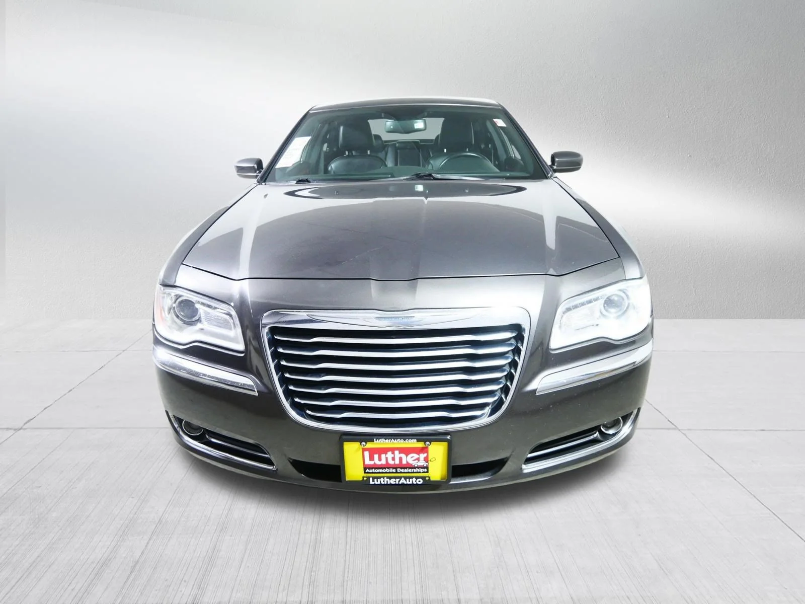 Used 2014 Granite Crystal Metallic Clearcoat Chrysler  image 2