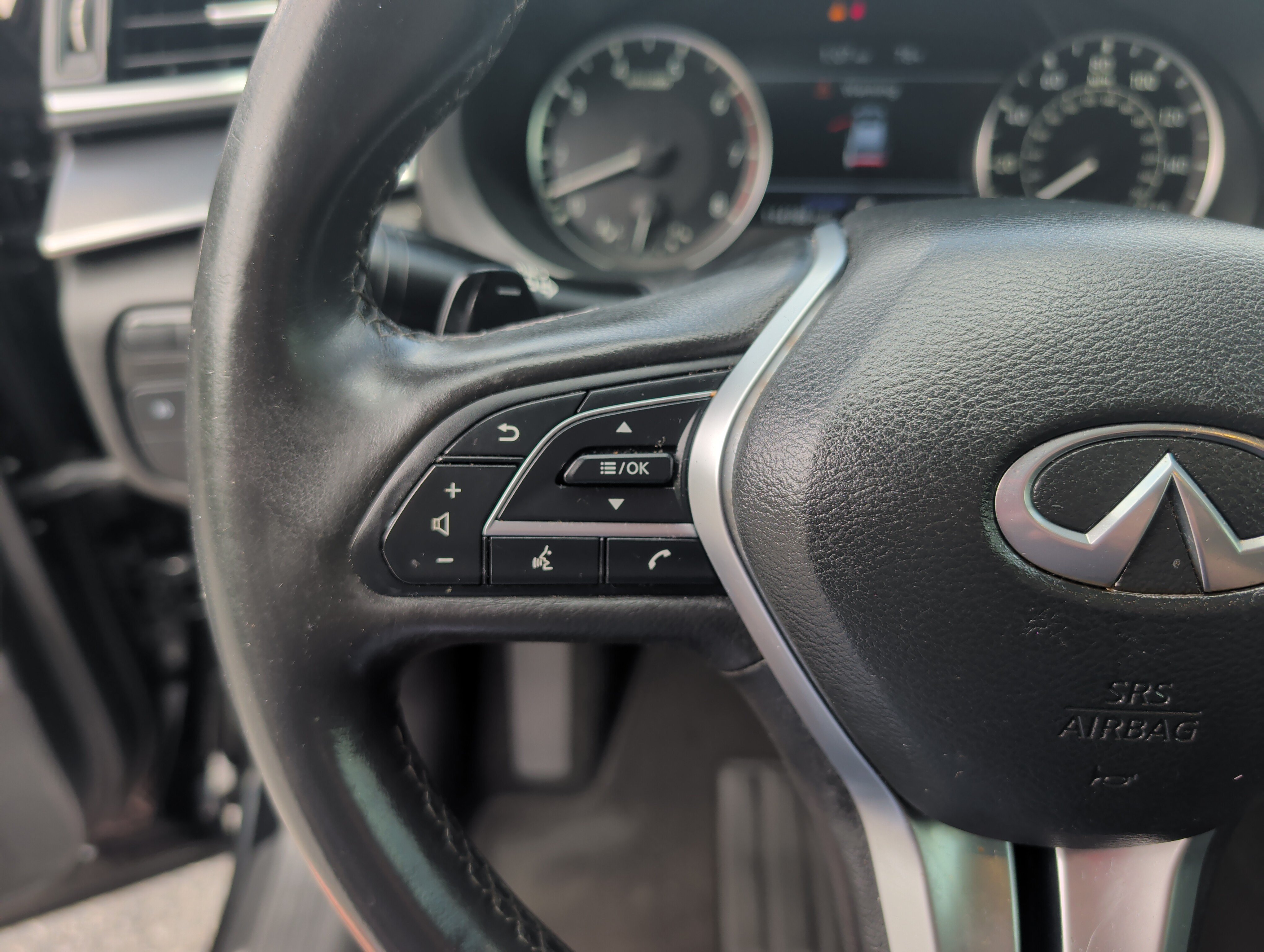 Used 2022 Mineral Black INFINITI LUXE image 19