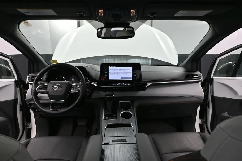 2024 Toyota Sienna XSE - Photo 24