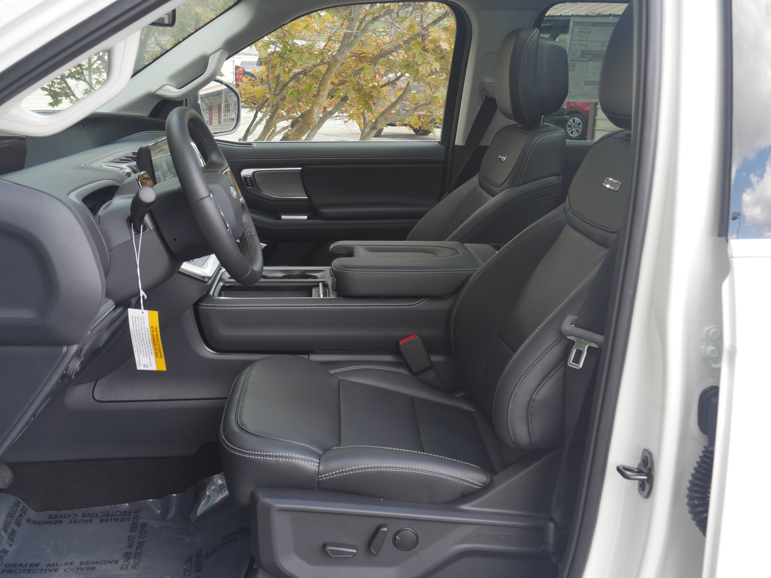 New 2027 Star White Metallic Tri-Coat Ford MAX Platinum image 3