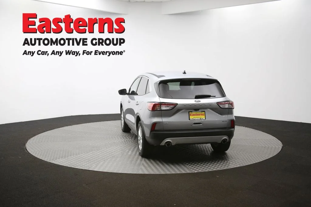 Used 2022 Silver Ford SE image 34