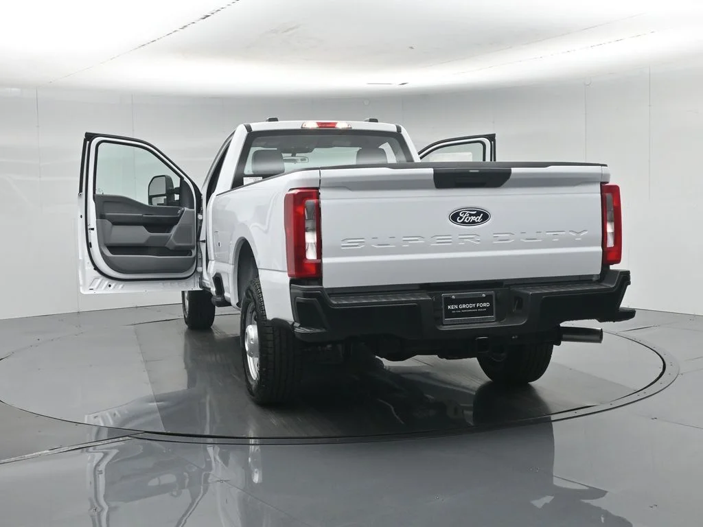 New 2027 Oxford White Ford XLT image 28
