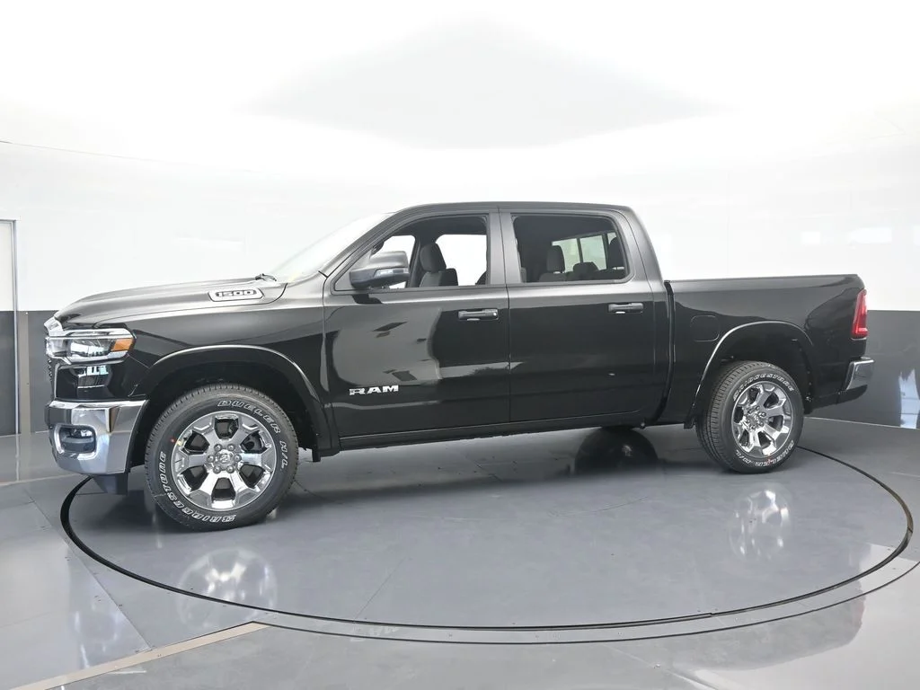 New 2026 Diamond Black Crystal Pearl-Coat Exterior Paint RAM Big Horn/Lone Star image 2