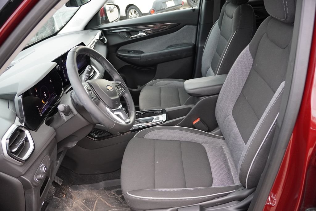 Used 2025 Crimson Chevrolet LT image 4