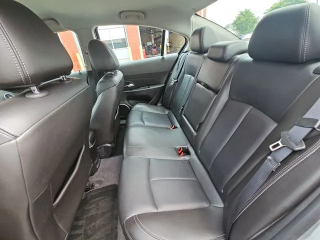 Used 2011 Silver Chevrolet 2LT image 28