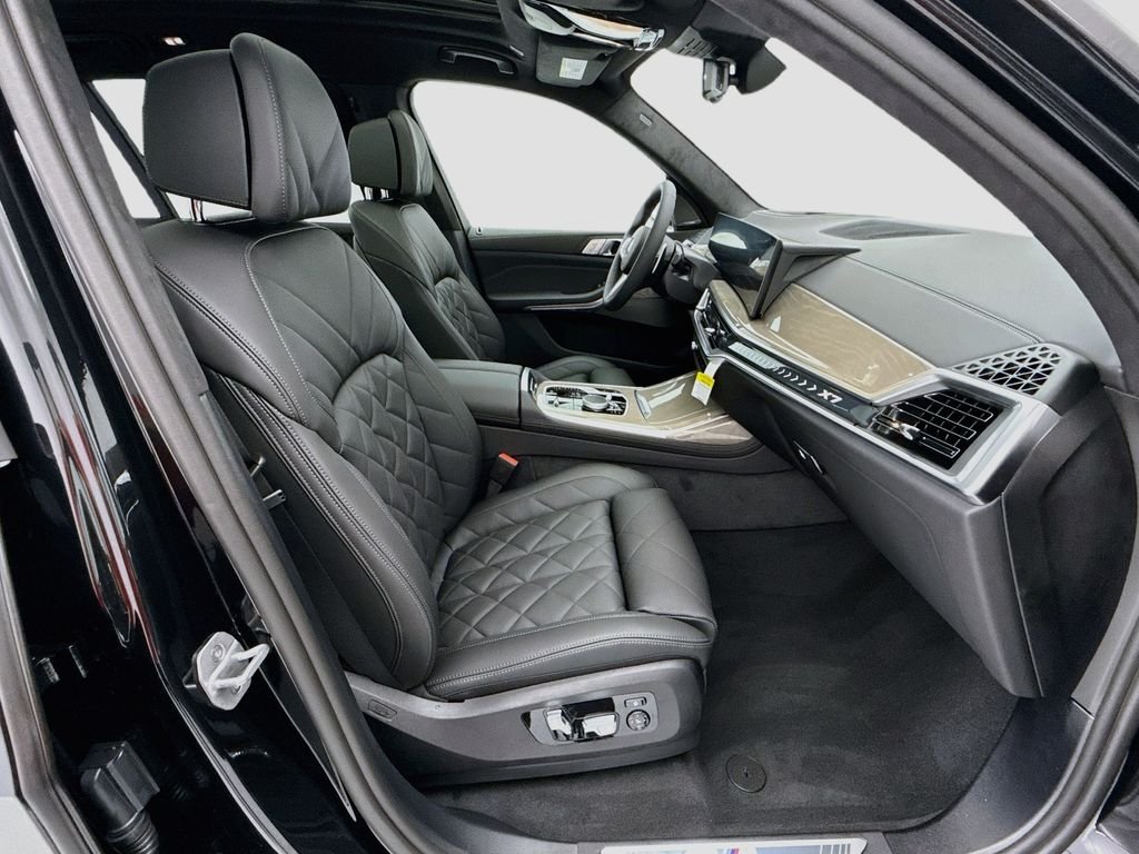 New 2027 Black Sapphire Metallic BMW xDrive40i image 19