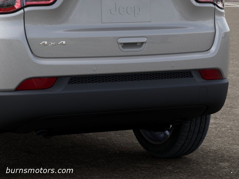 New 2026 Silver Zynith Metallic Clear-Coat Exterior Paint Jeep Limited Altitude image 13