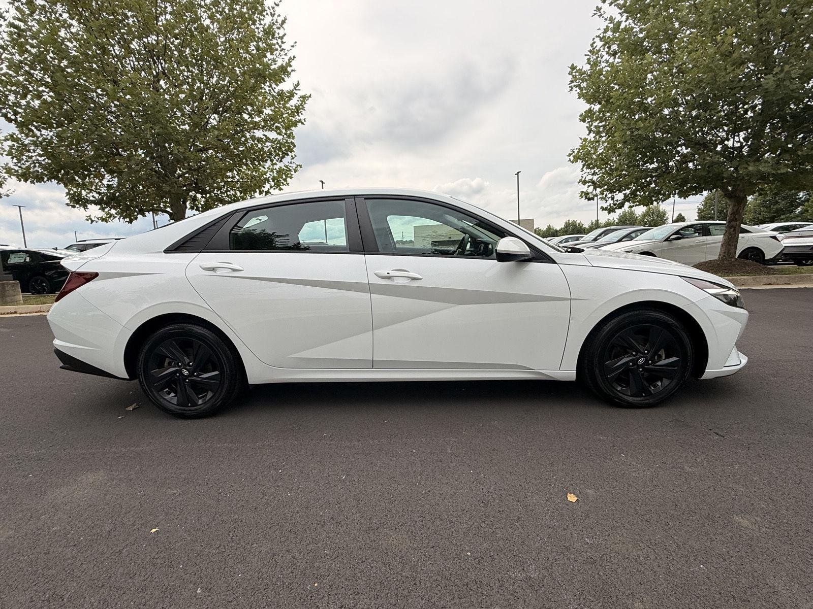 Used 2022 Quartz White Hyundai SEL image 4