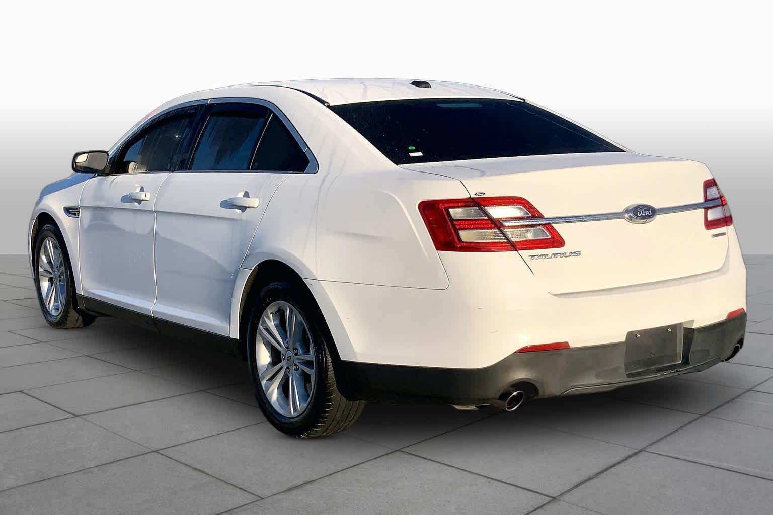 Used 2017 Oxford White Ford SE image 11