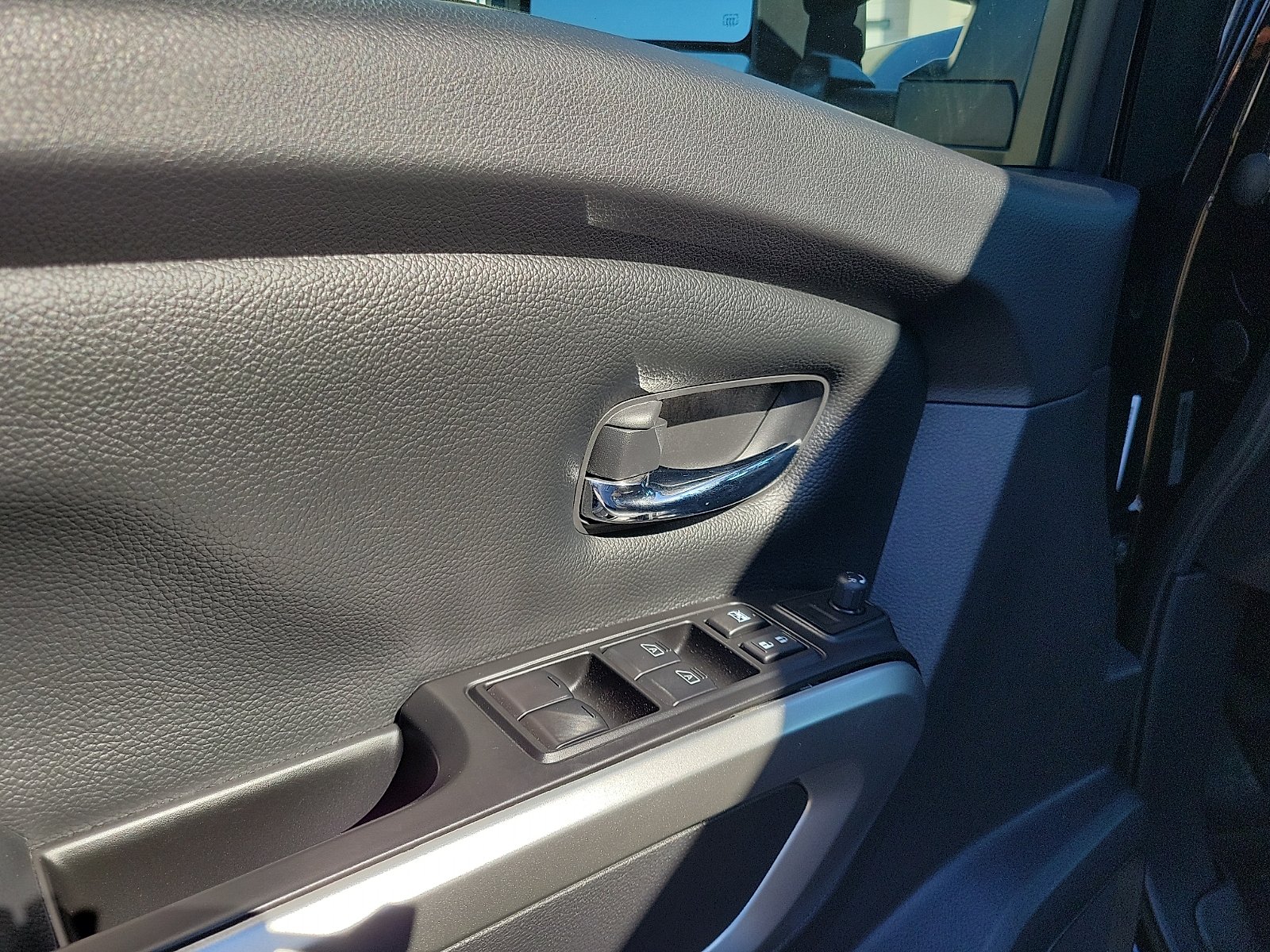 2024 Nissan Titan XD SV - Photo 18