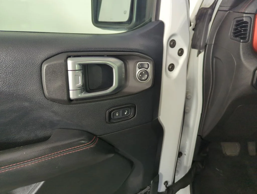 Used 2019 White Jeep Unlimited Rubicon image 18