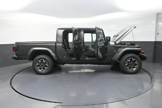 New 2026 Granite Crystal Metallic Clear-Coat Exterior Paint Jeep Sahara image 35