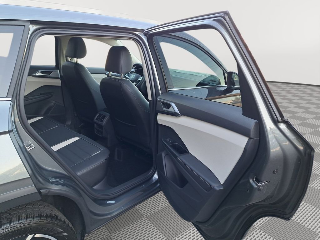 2025 Volkswagen Taos SEL - Photo 15
