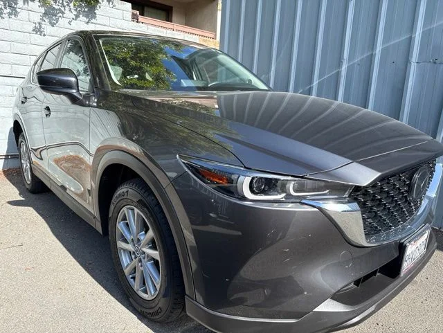 2023 Mazda CX-5 S Preferred package Auto AWD's photo