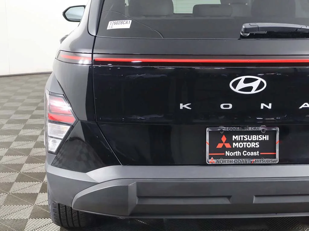 Used 2024 Black Hyundai SEL image 16