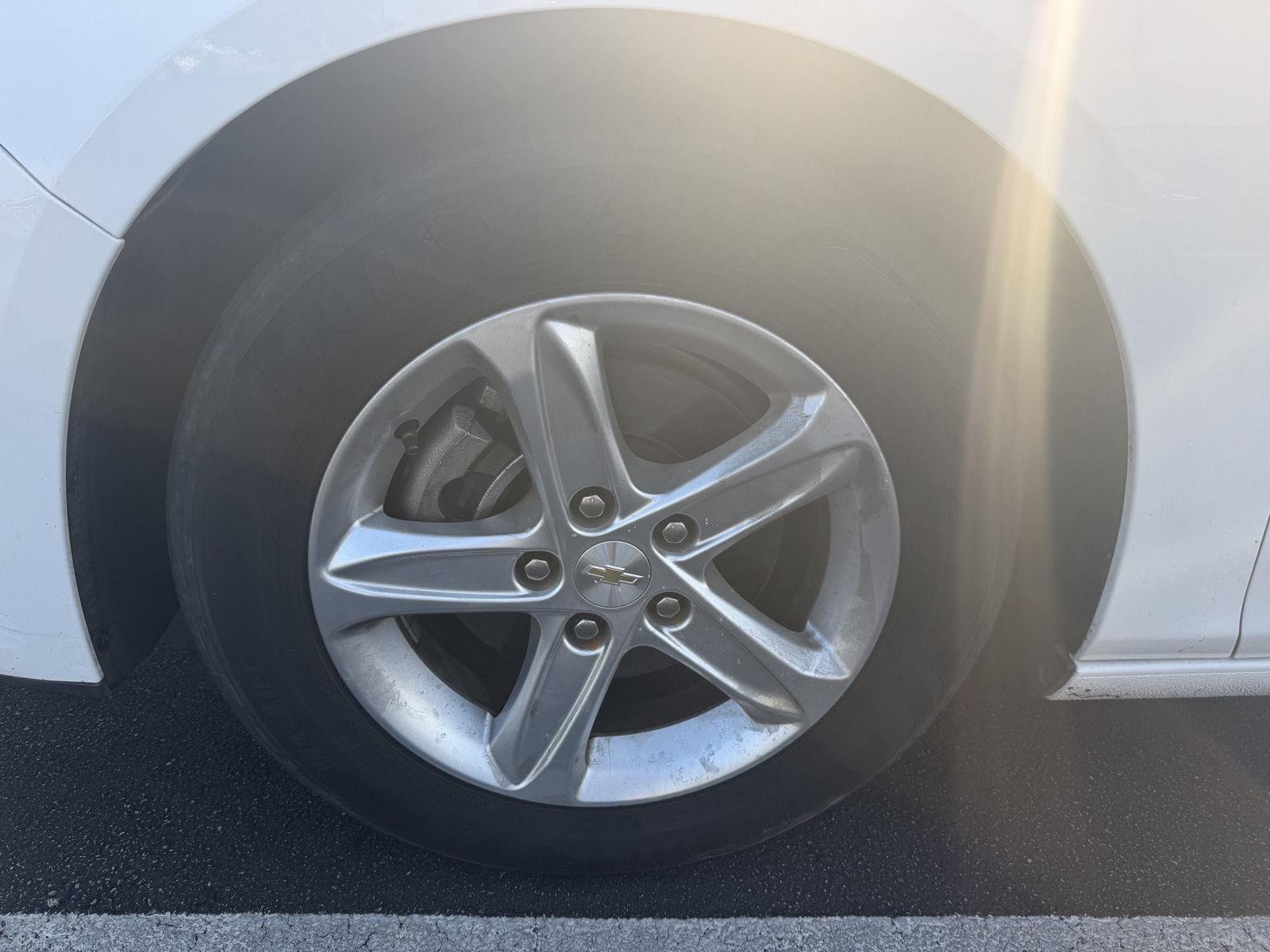 Used 2022 Summit White Chevrolet LT image 9