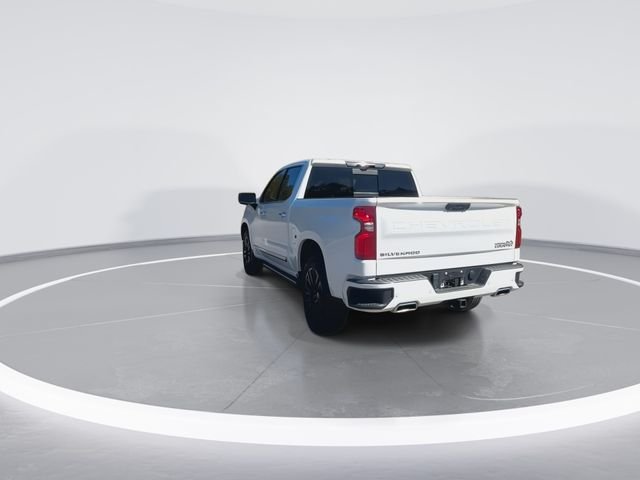Used 2023 Beige Chevrolet High Country image 9