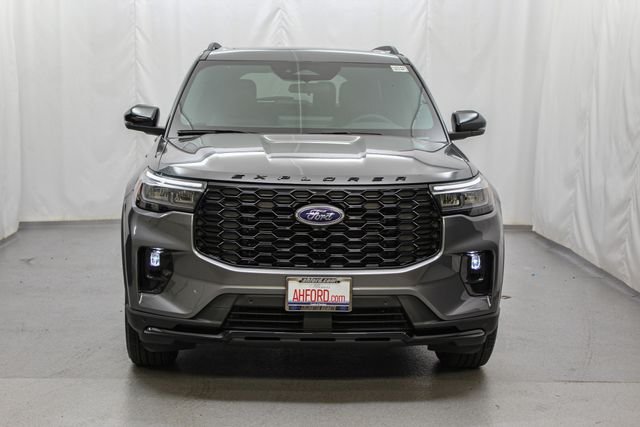 New 2026 Carbonized Gray Metallic Ford ST-Line image 3