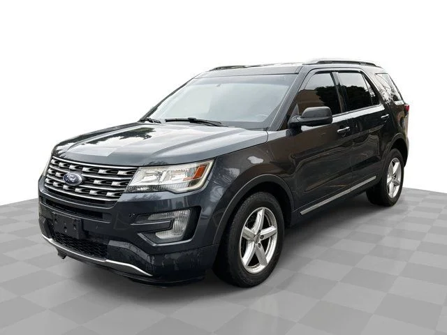 Used 2017  Ford XLT image 1