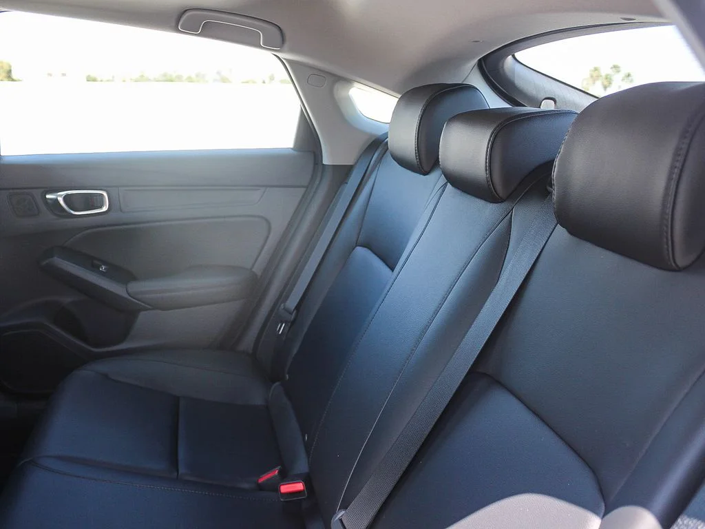 Used 2025 Platinum White Pearl Acura Base image 18