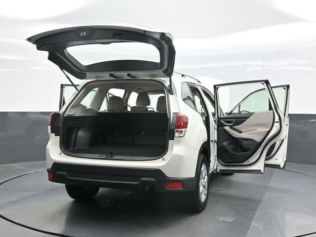 Used 2020 White Subaru Base image 28