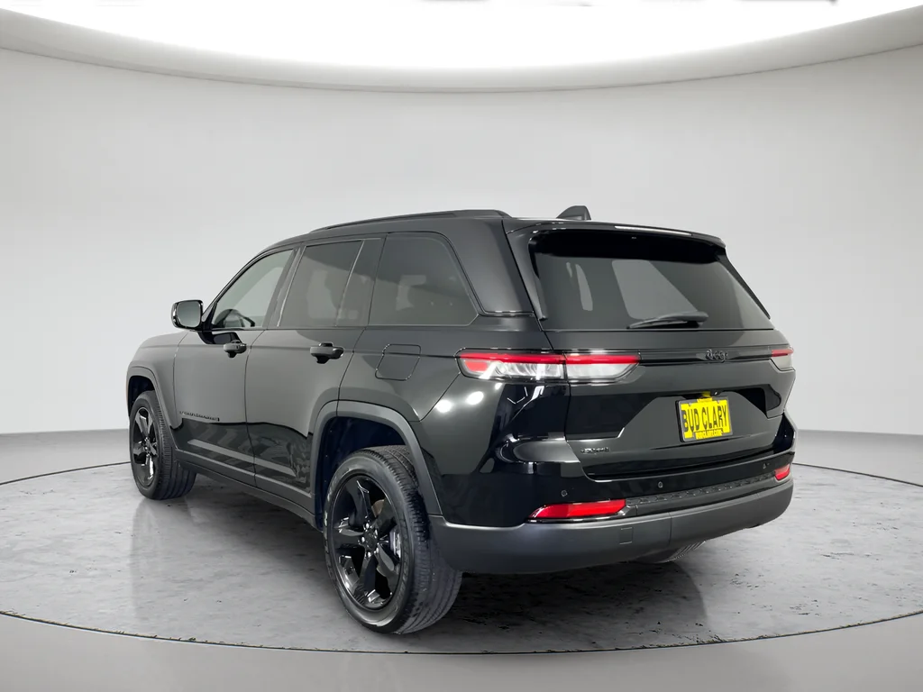 Used 2023 Black Jeep Altitude X image 8