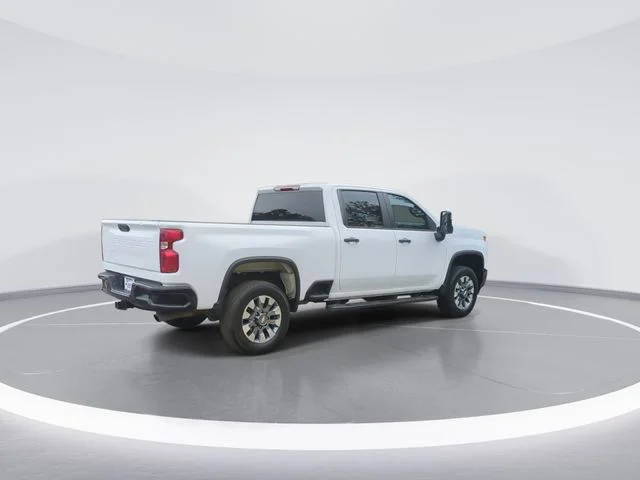 Used 2023 White Chevrolet Custom image 8