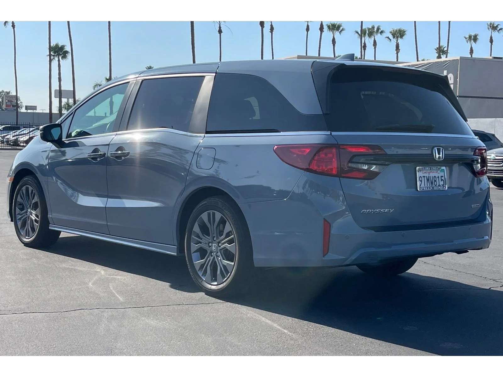 Used 2025 SONIC GRAY PEARL Honda Touring image 3