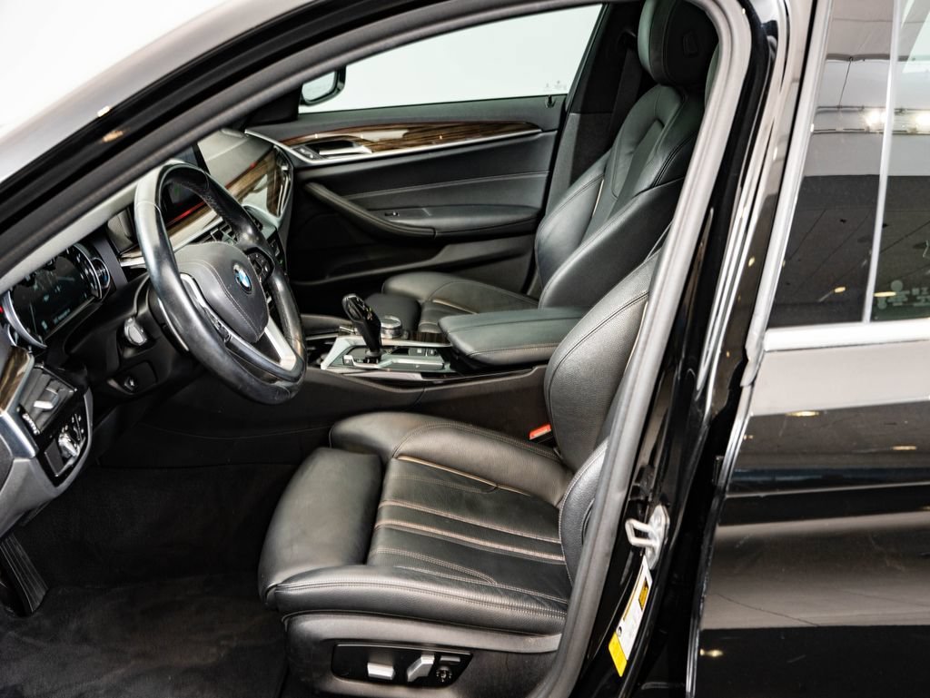 Used 2019 Black Sapphire Metallic BMW 540i image 21