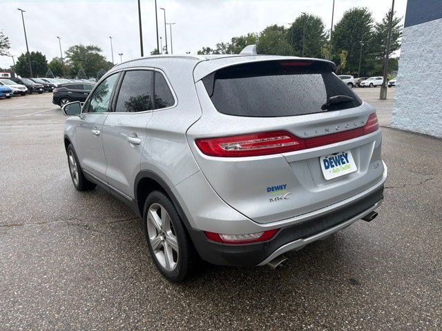 Used 2017 Ingot Silver Lincoln Premiere image 3