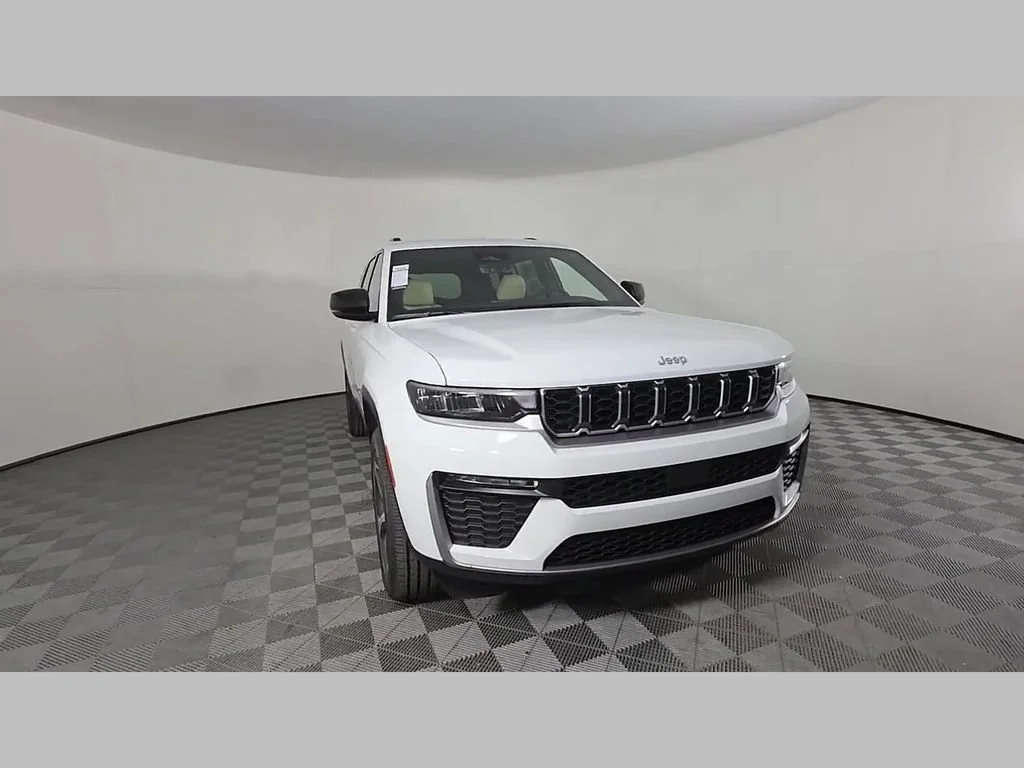 New 2026 Bright White Clear-Coat Exterior Paint Jeep Limited image 46