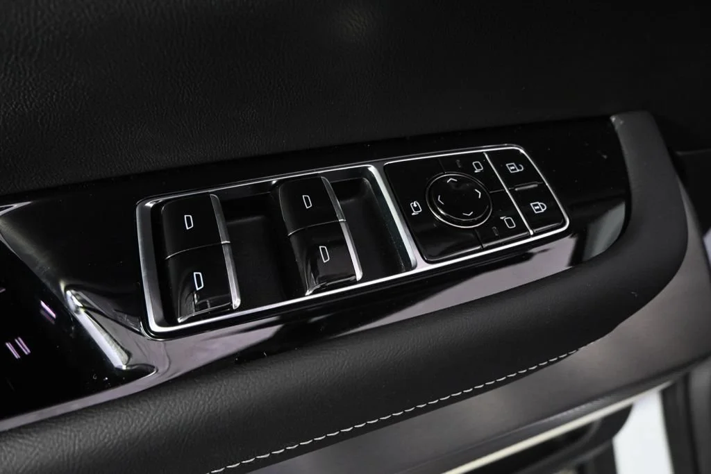 2027 Cadillac VISTIQ Sport - Photo 24