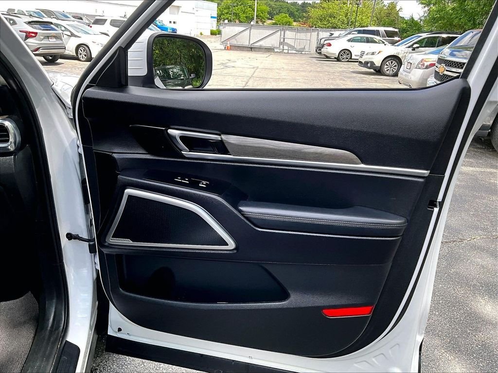 Used 2021 White Kia EX image 12