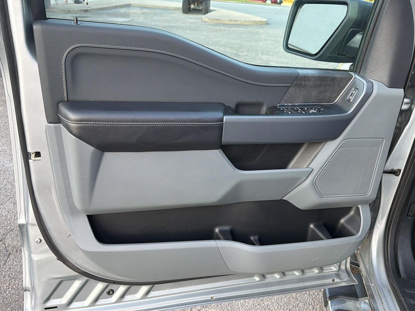 Used 2025 Iconic Silver Ford XLT image 16