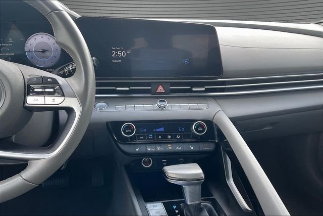 2025 Hyundai Elantra SEL - Photo 11