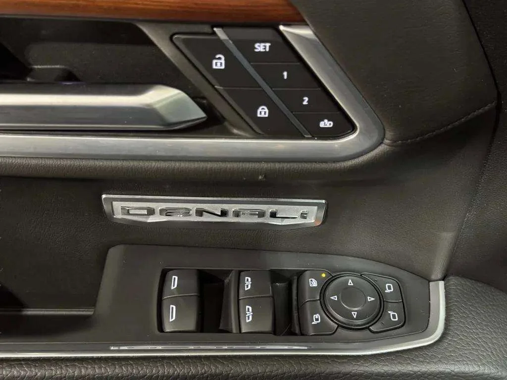 Certified Used 2022 White Frost Tricoat GMC Denali image 17
