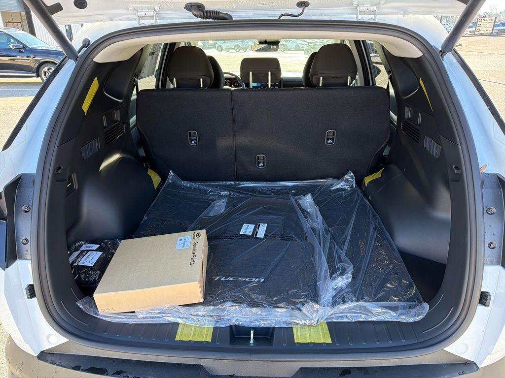 New 2026 White Hyundai SEL AWD image 18