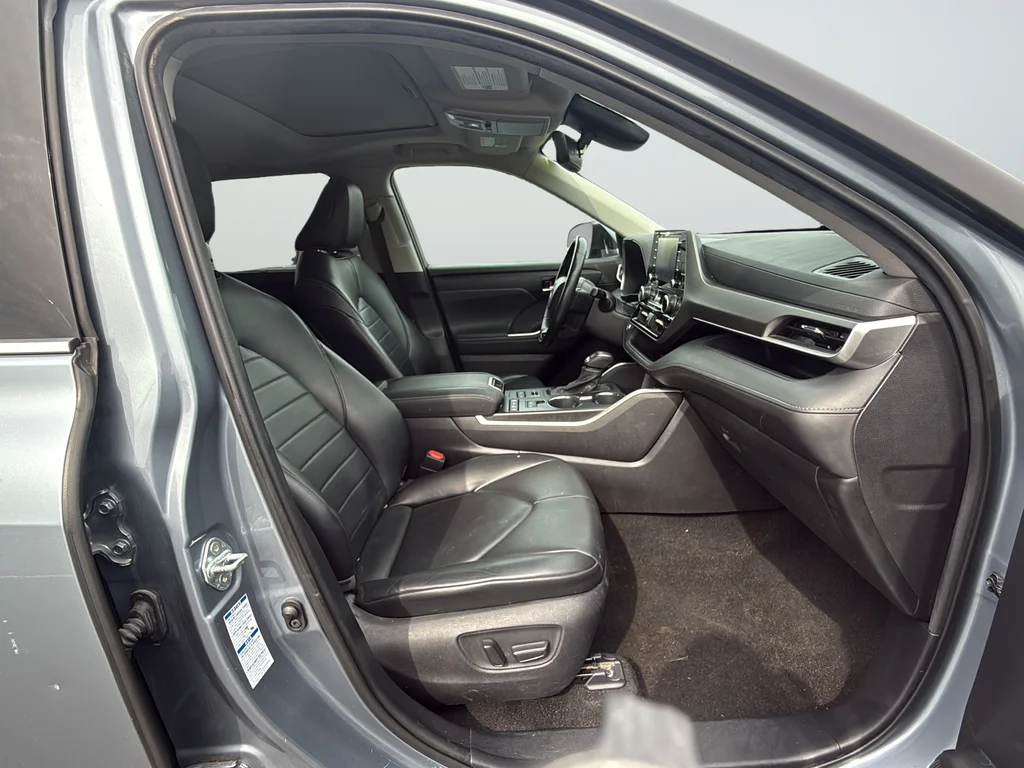 Used 2021  Toyota XLE image 29