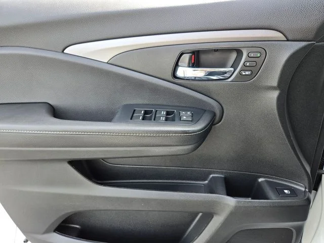 Used 2023 White Honda RTL-E image 35