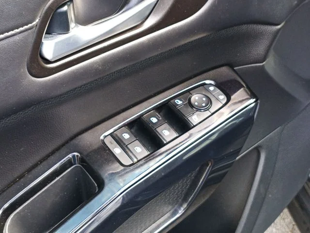Used 2022 Gray Nissan SV image 17