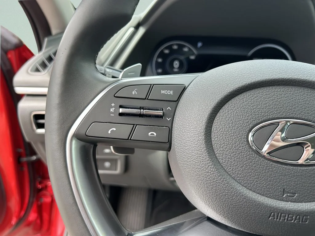 Used 2020 Red Hyundai Limited image 31