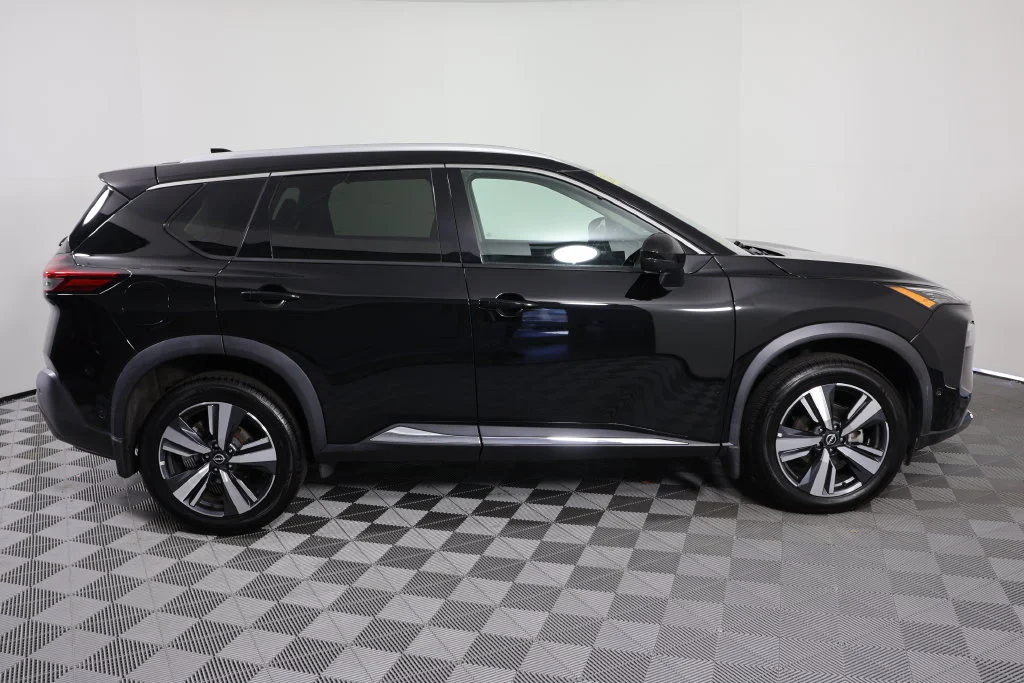 Used 2023 Super Black Nissan SL image 9