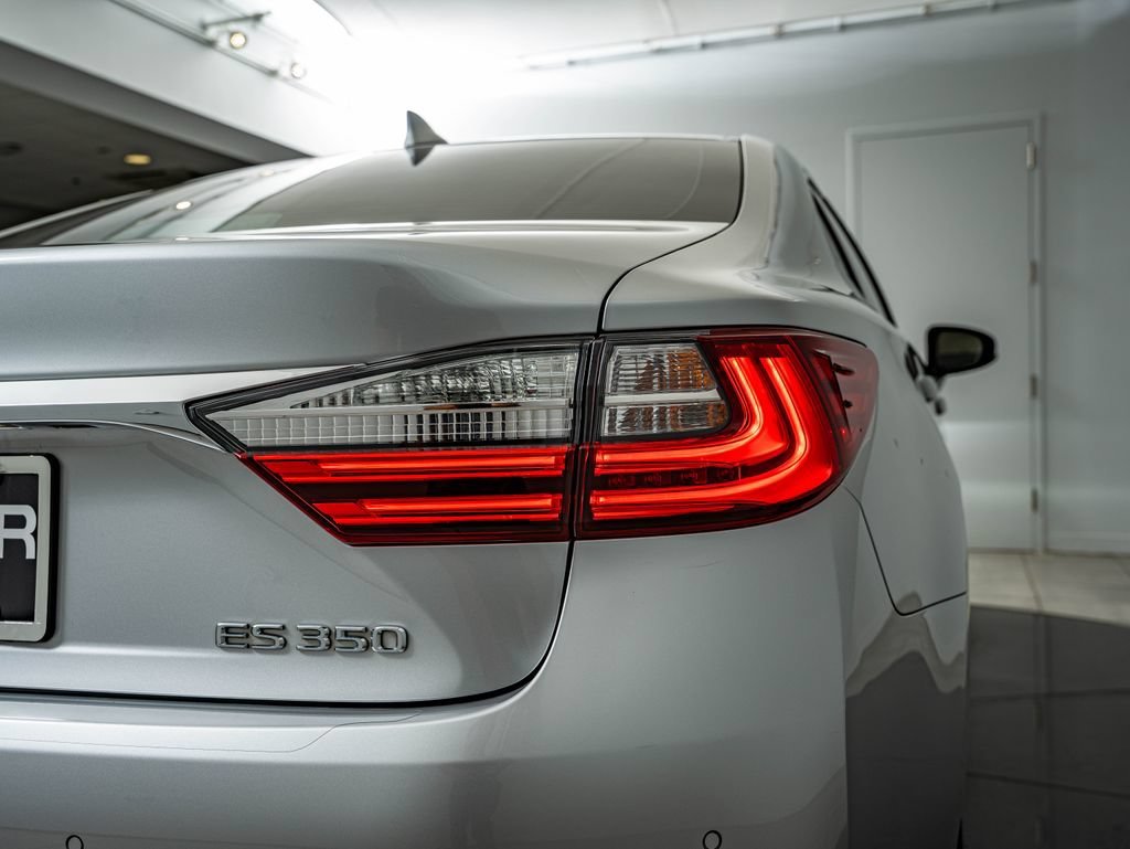 Used 2018 Silver Lexus 350 image 15