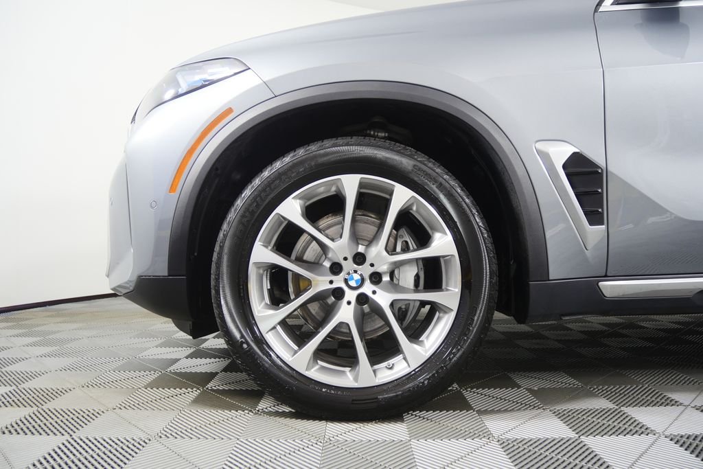 Certified Used 2026 Skyscraper Grey Metallic BMW sDrive40i image 9