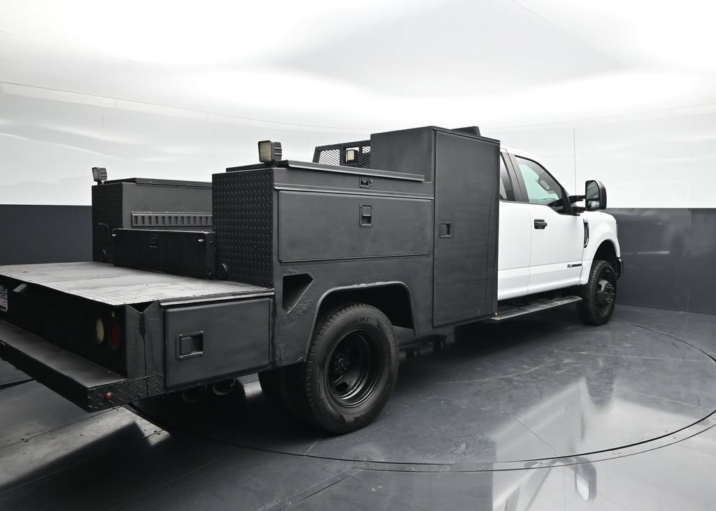 Used 2017 White Ford XL image 5