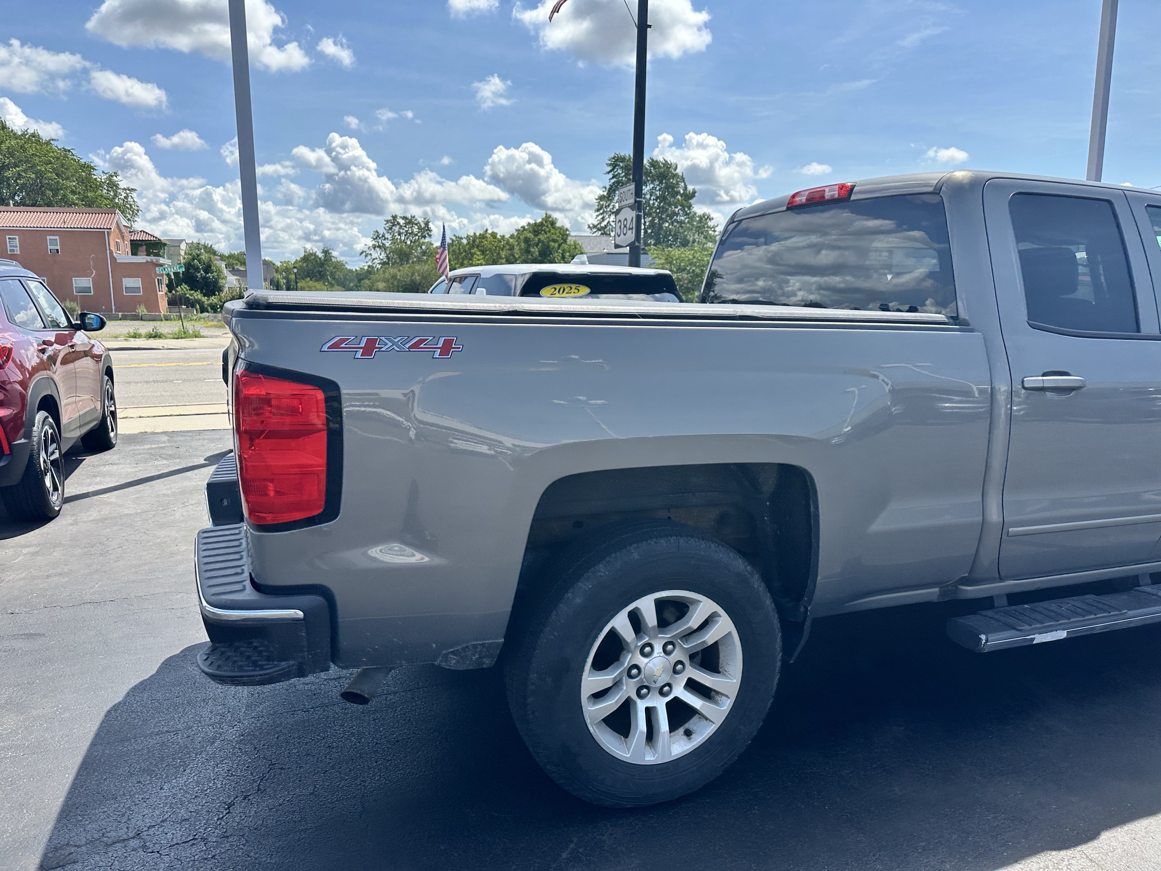 Used 2017 PEPPERDUST METALLIC Chevrolet LT image 9