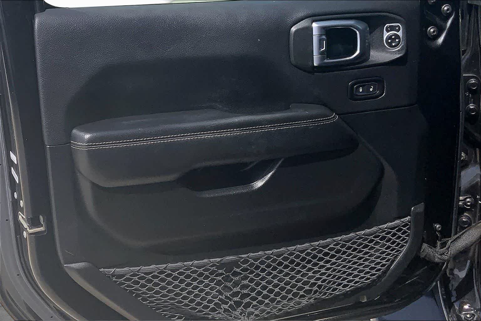 Used 2019 Black Clearcoat Jeep Sahara image 22