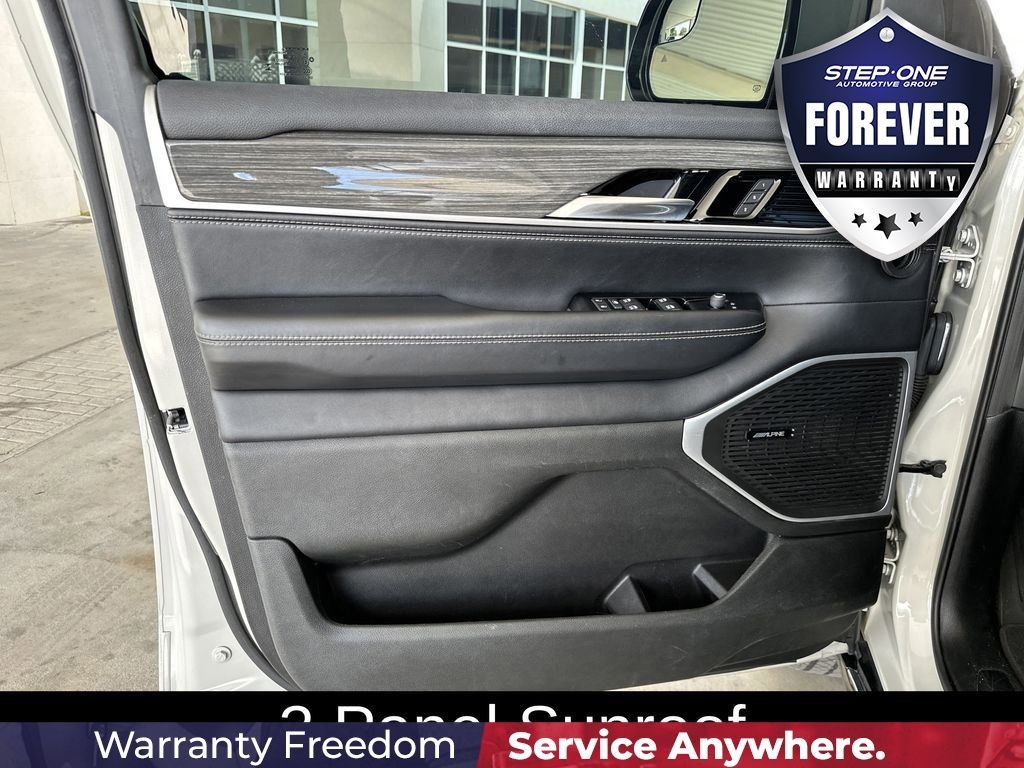 Used 2022 White Jeep Series II image 12
